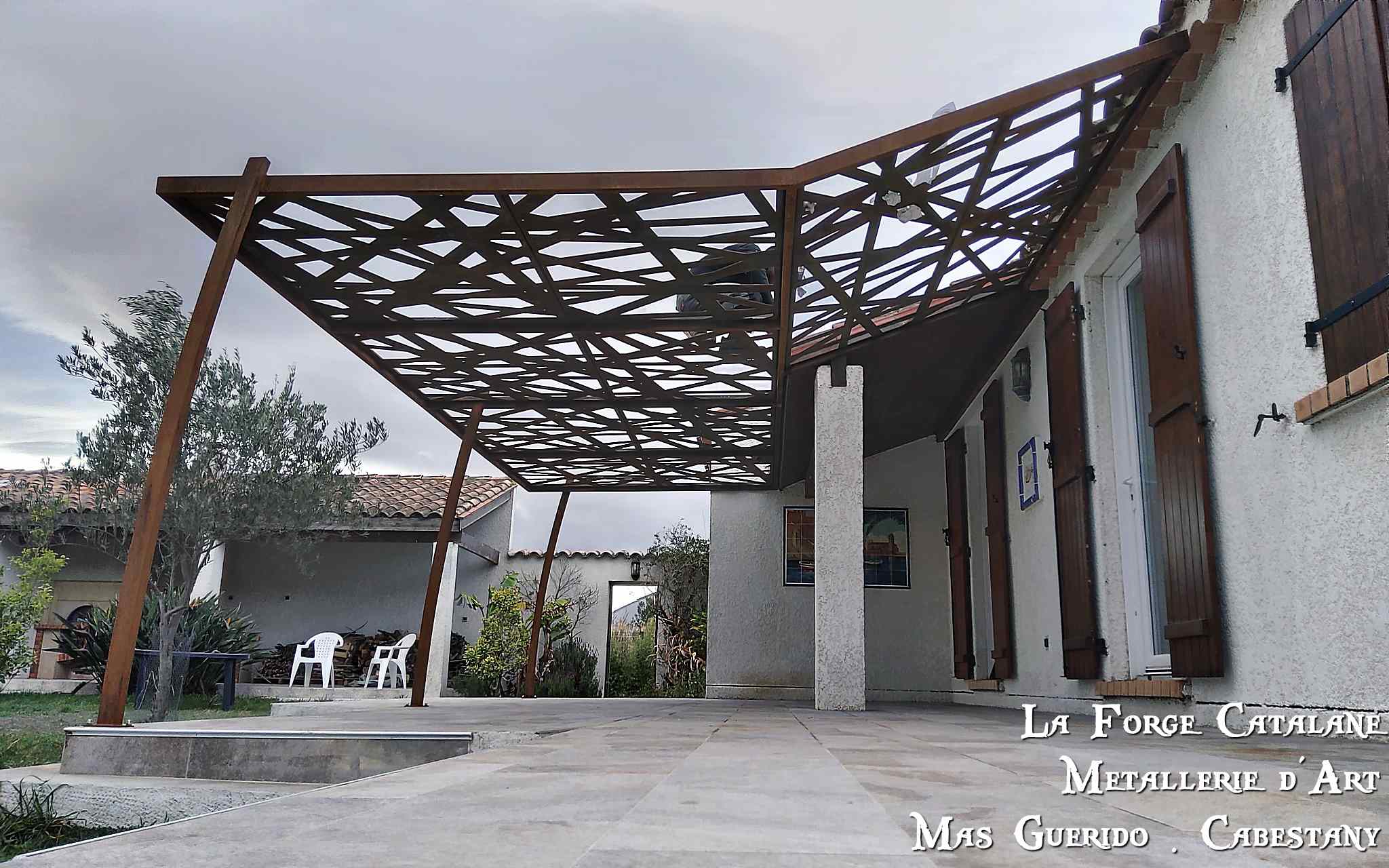 pergola en decoupe laser moderne forge catalane.jpg